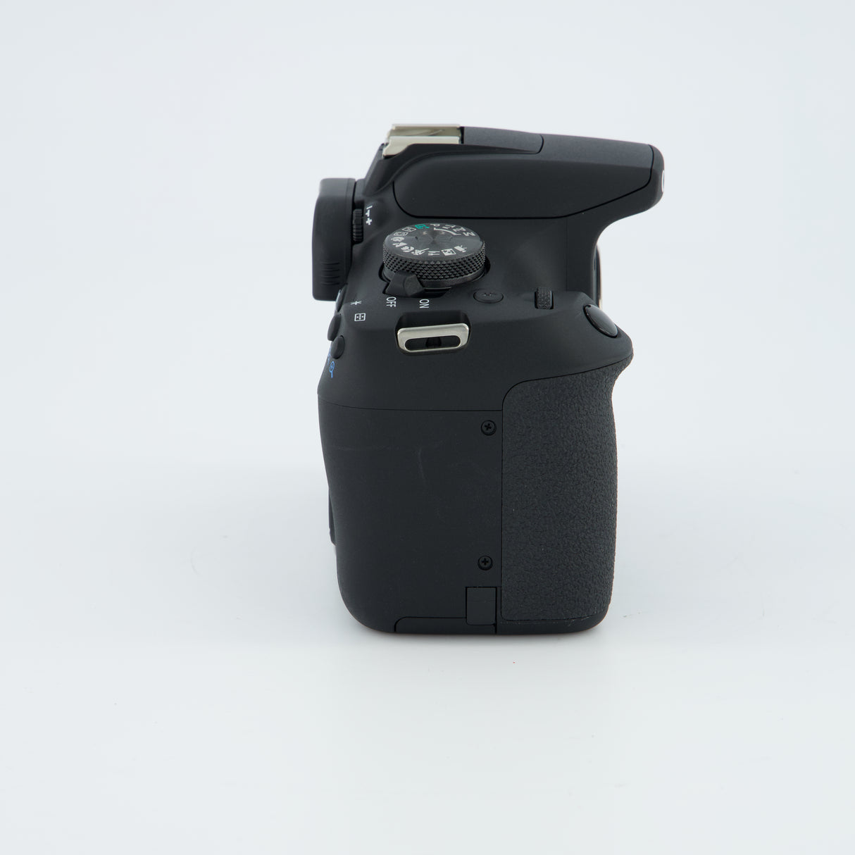 APPAREIL PHOTO CANON EOS 2000D