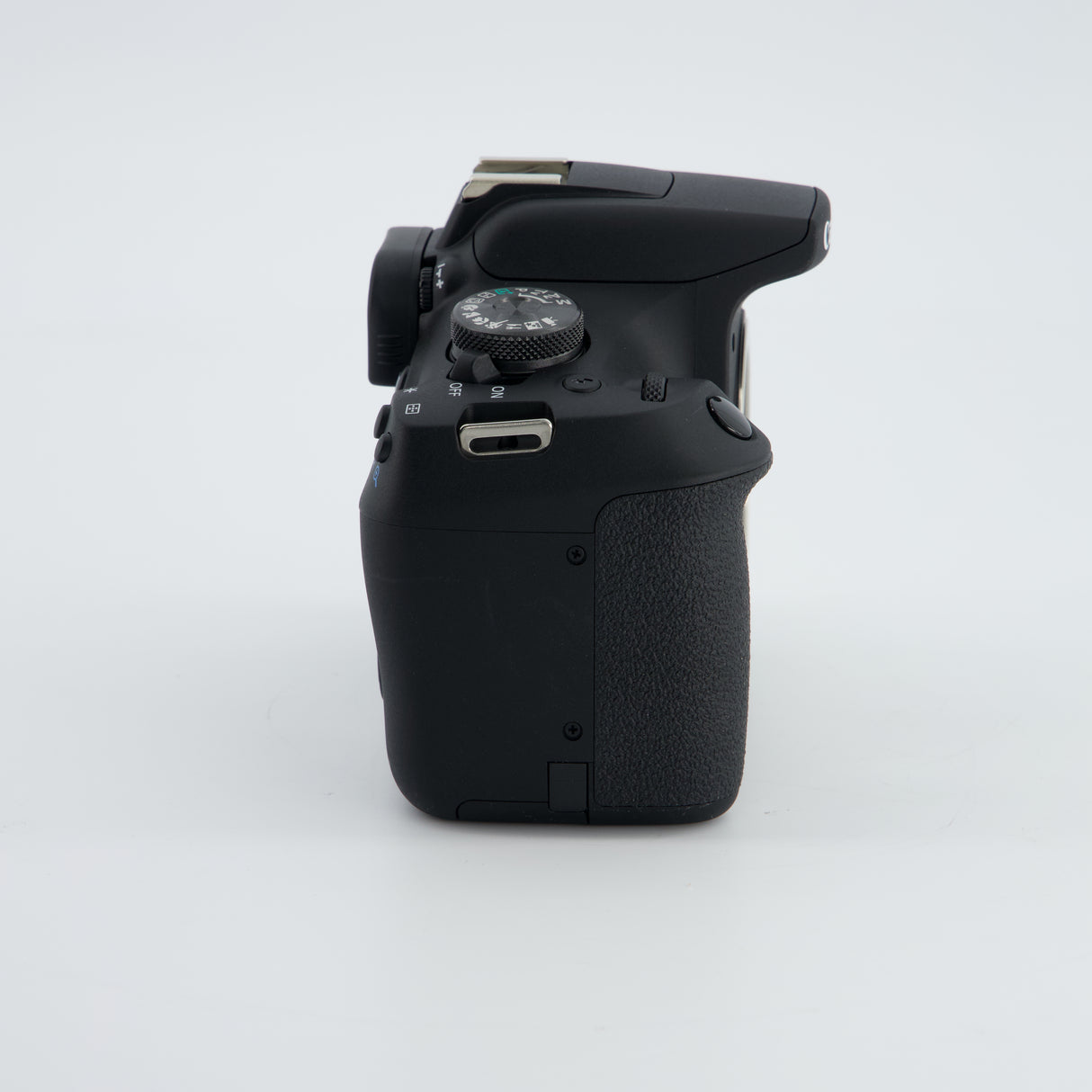 APPAREIL PHOTO CANON EOS 2000D